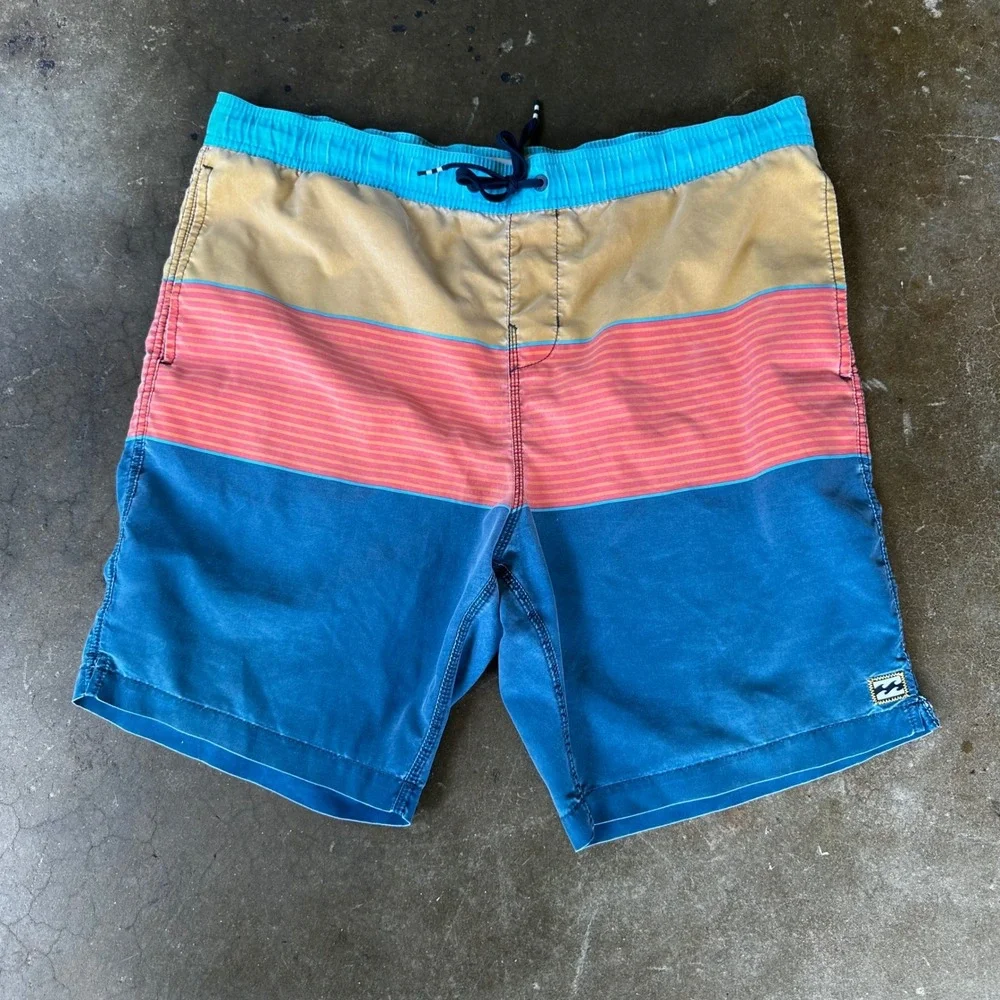 Billabong LayBacks Board Shorts Mens Size L Blue Yellow Pink Excellent Striped